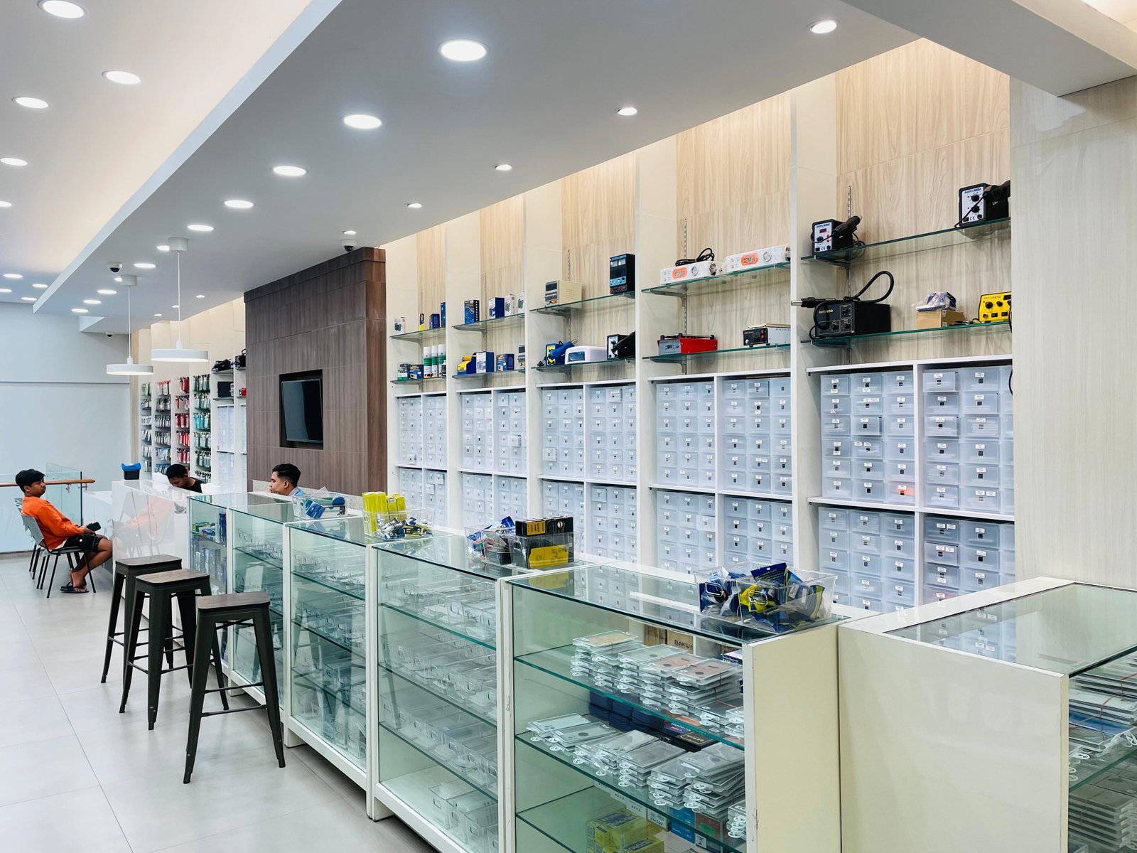 Kartika Service - Teknisi Profesional Handphone